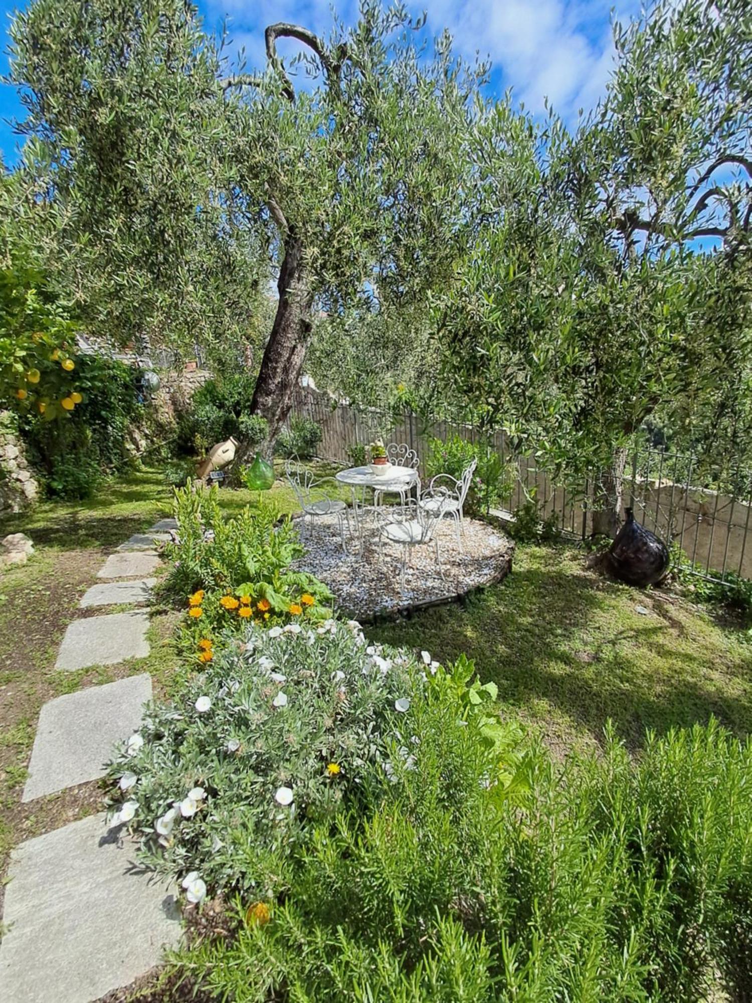 Florinda Lemon'S Suite Cervo Buitenkant foto